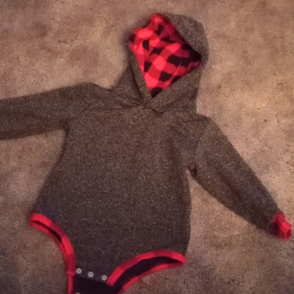 Unknown brand baby boys 12/18 months pull over hoodie snap closure Bodysuit